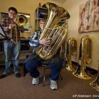 Tuba-Thievery_Gree_20120308062416_320_240